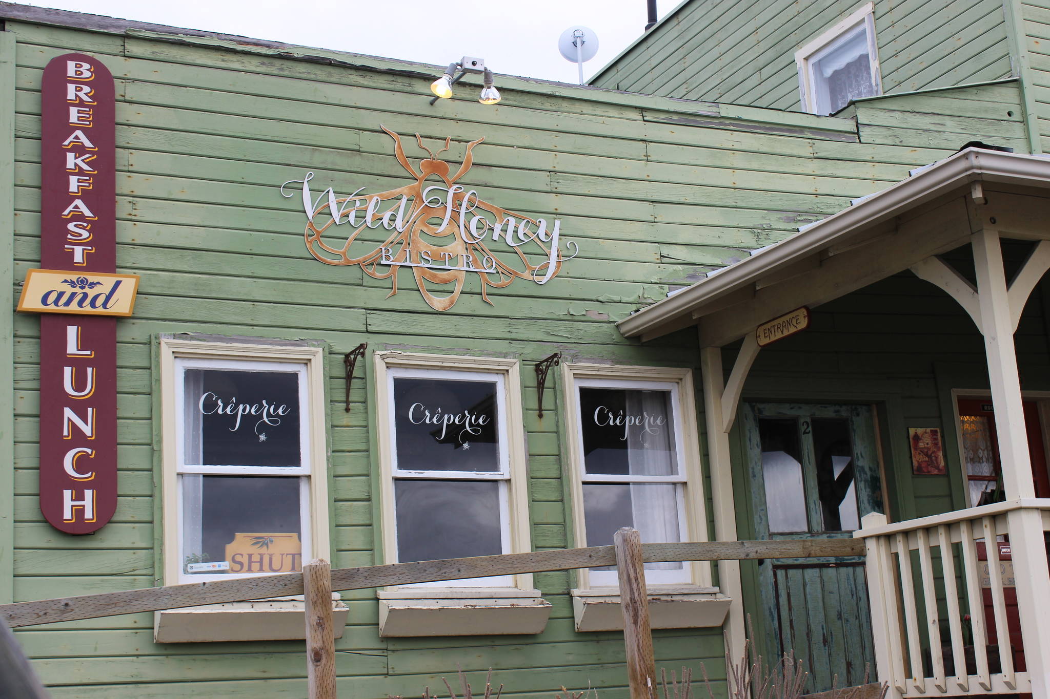 Wild Honey Bistro opens with a buzz